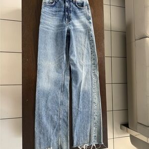 Zara Women's Light Blue Distressed Jeans